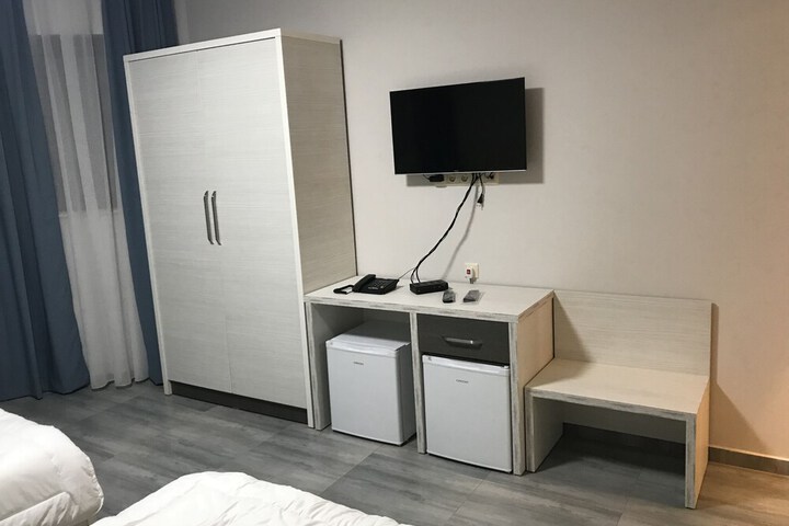Room 6 of 72