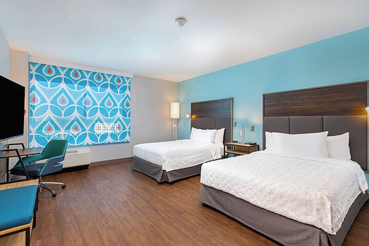 2 Queen Beds with Walk in Shower (5 of 14)