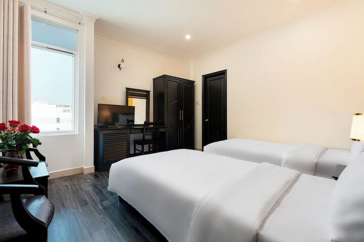 Room 8 of 34