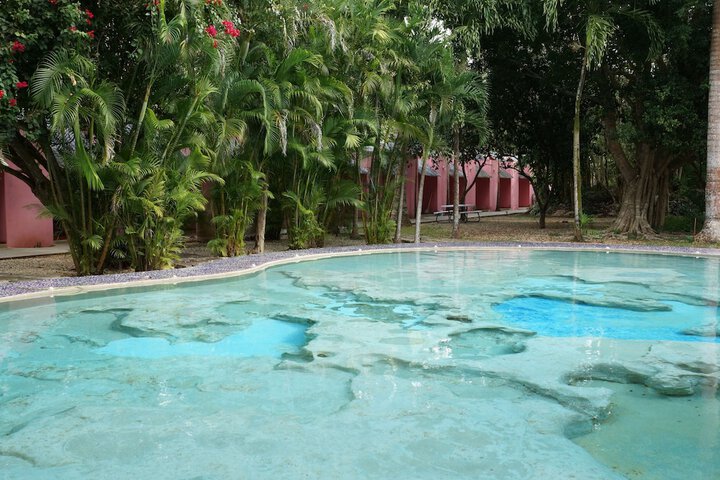 Hotel Pool
