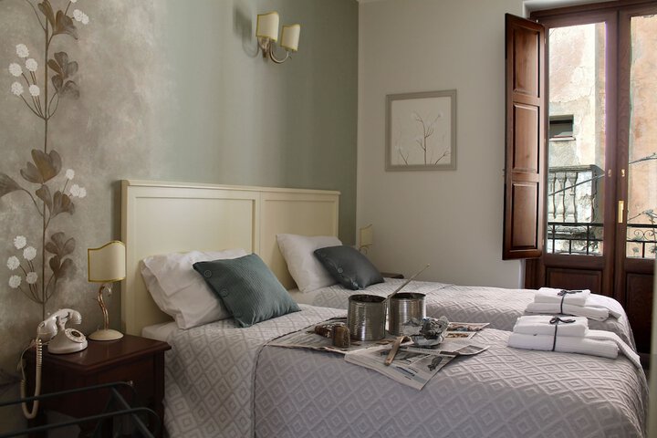 Room 2 of 25