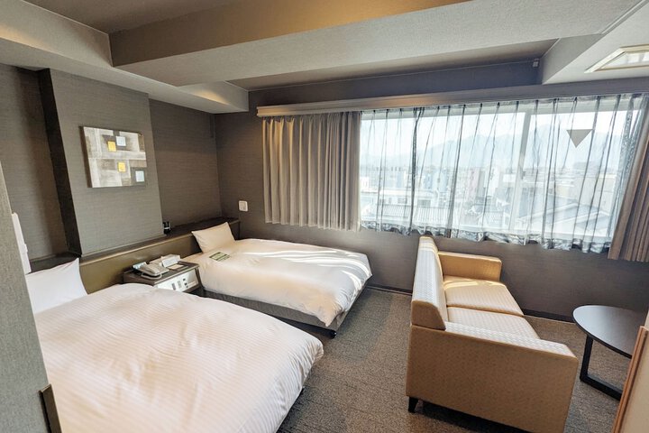 Room 11 of 33