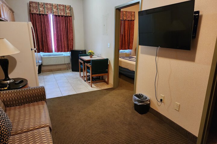 1 Queen Bed Suite (3 of 30)