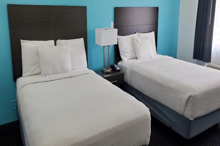2 Double Beds (7 of 8)