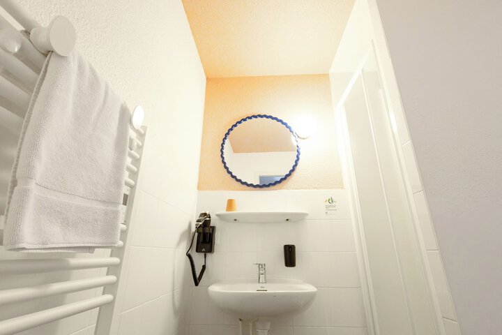 Room 48 of 81