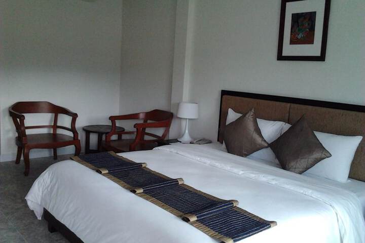 Room 27 of 43
