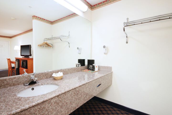 1 King Bed Mobility Accessible Bathtub with Grab Bars (7 of 21)