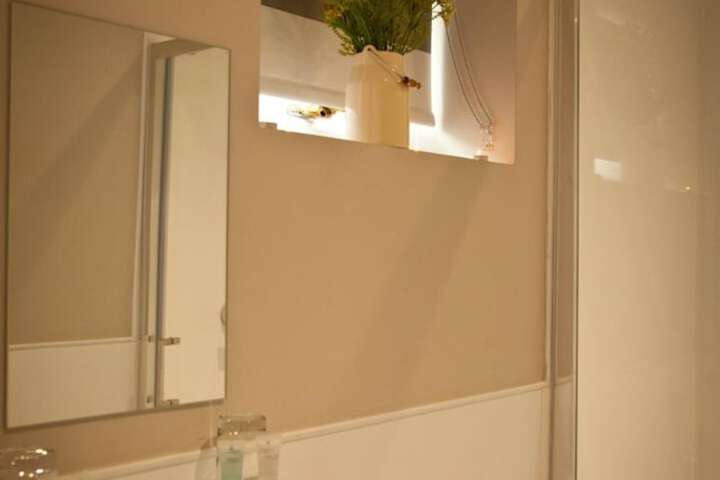 Room 21 of 28