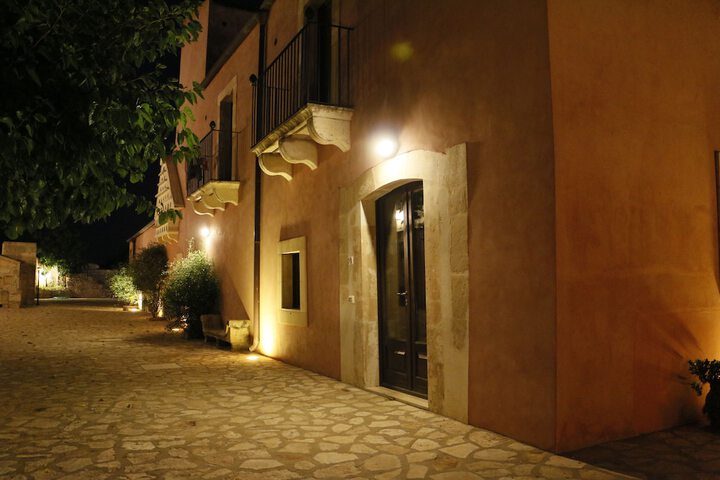 Hotel Exterior 45 of 56