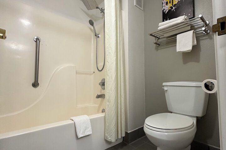 Room 18 of 32