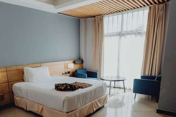 Room 32 of 173