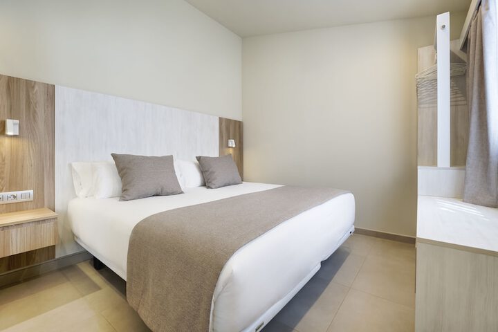 Room 10 of 80