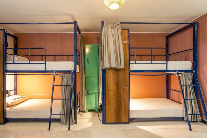 Room 9 of 68