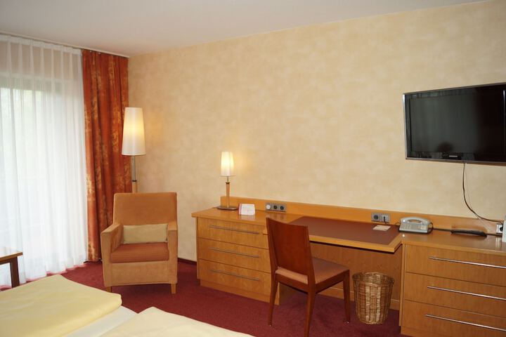 Room 12 of 27