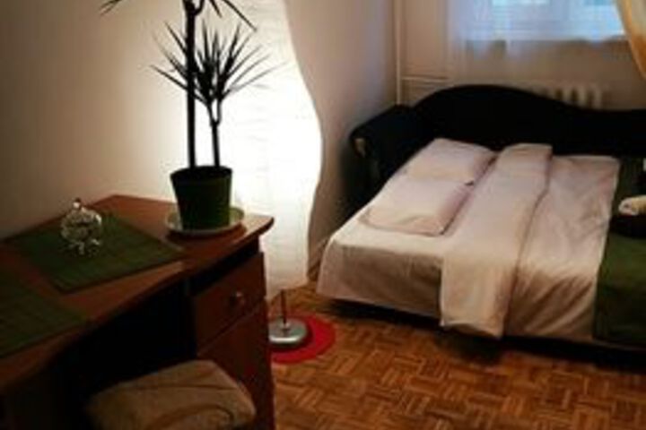 Room 4 of 9