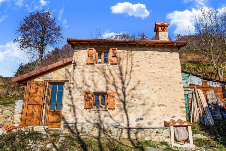 Cosy Holiday Home in Metato With Swimming Pool