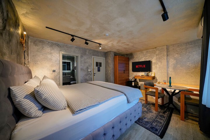 Room 87 of 244