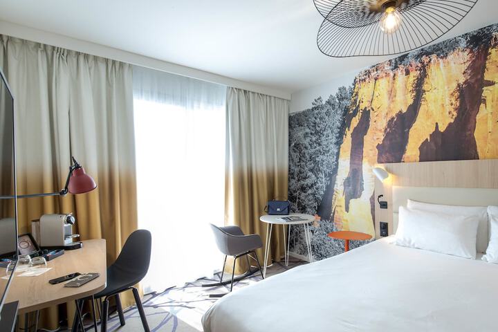 Room 7 of 114