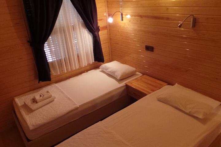 Room 2 of 115