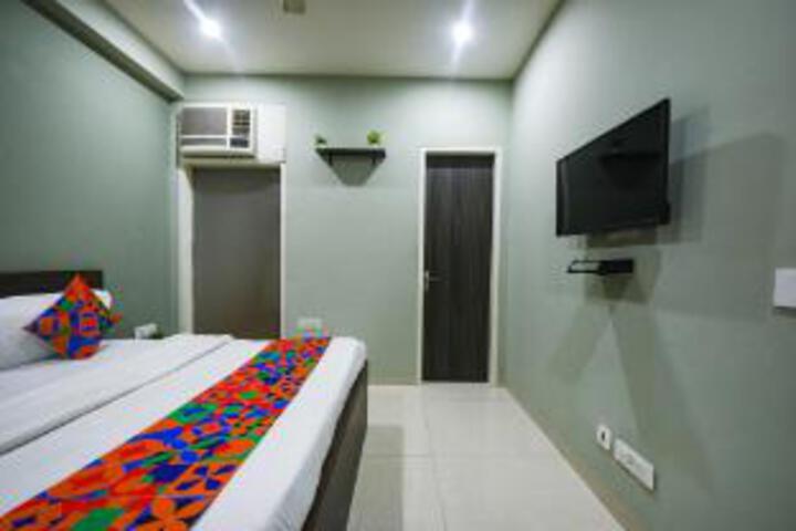 Room 7 of 32