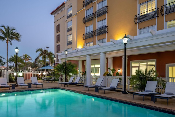 Pool Hotel