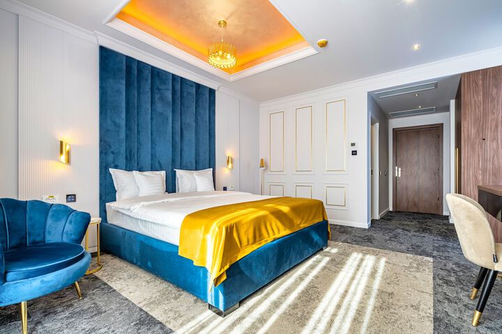 Room 4 of 13