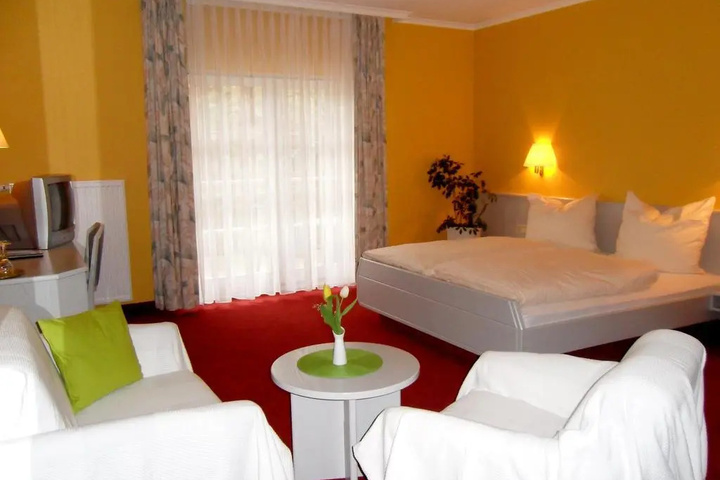 Room 4 of 8