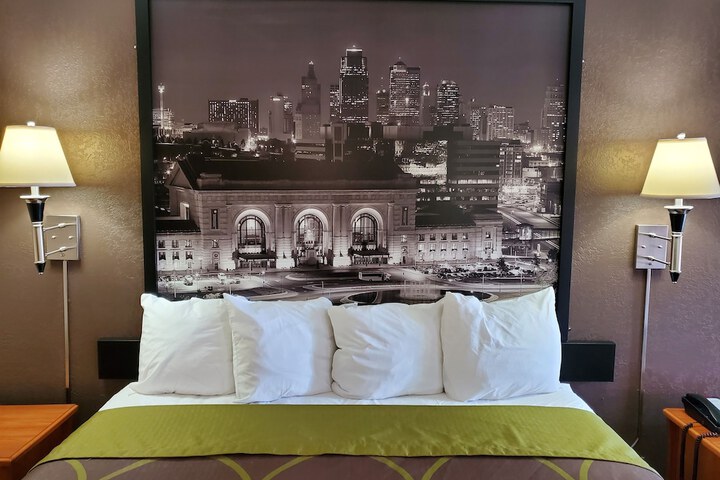 1 King Bed (20 of 21)