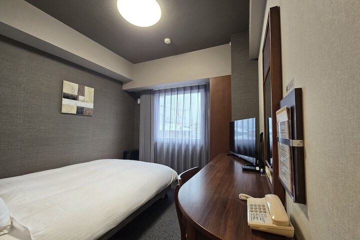 Room 7 of 28
