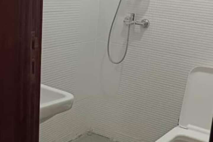 Room 8 of 14