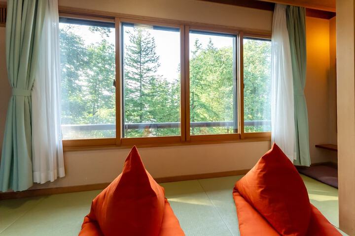 Room 5 of 28
