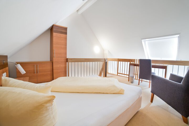 Room 6 of 79