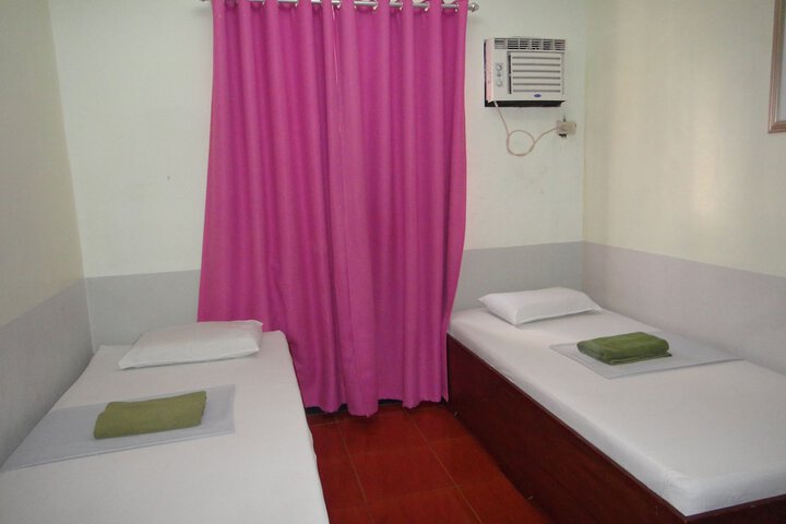 Room 6 of 14