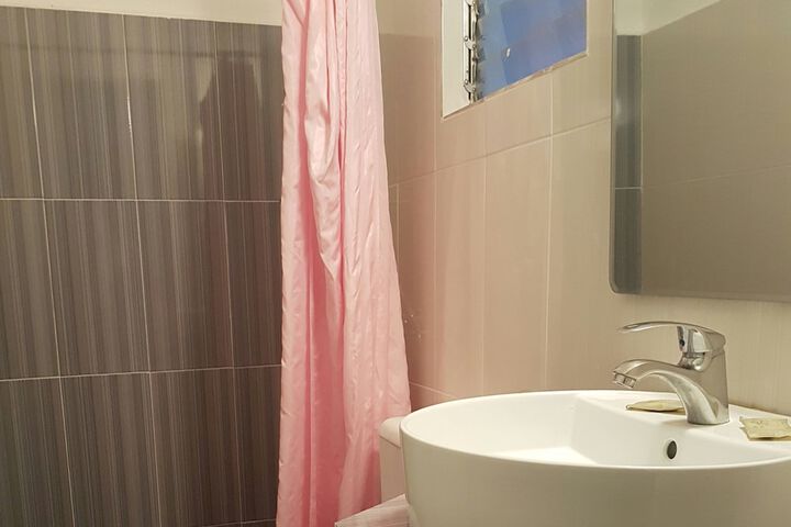 Room 82 of 103