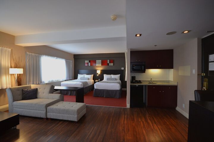 1 Bedroom Suite King Bed (4 of 10)