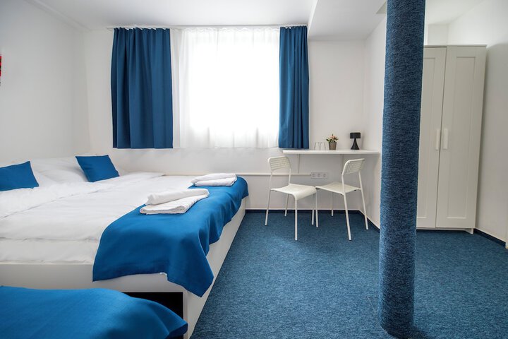 Room 10 of 27