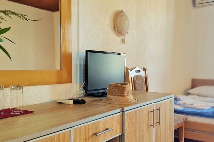 Room 10 of 42