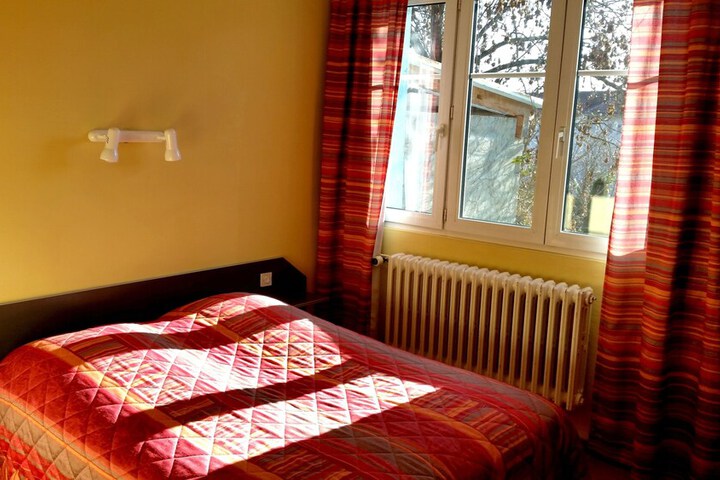 Room 5 of 10
