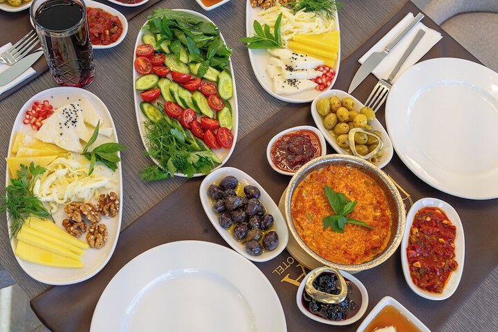 Dining 52 of 76