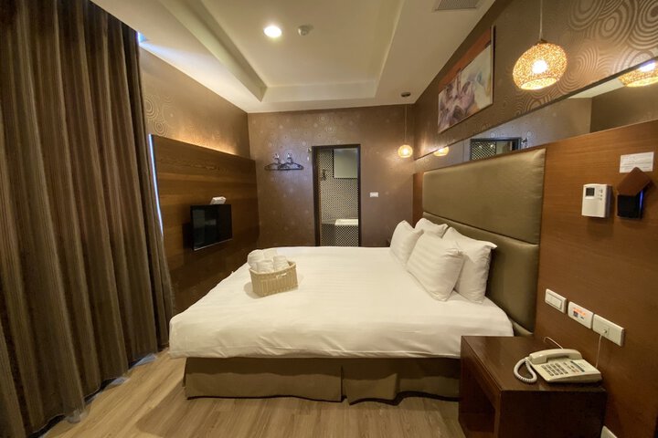 Room 15 of 38