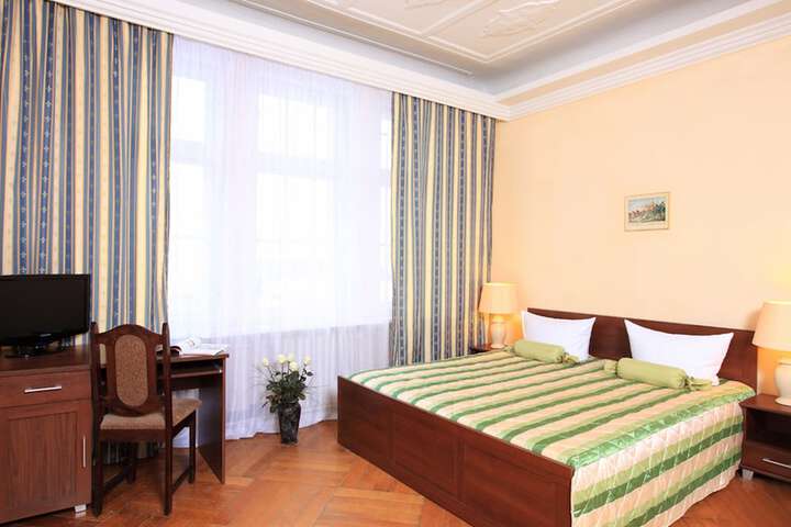 Room 7 of 24