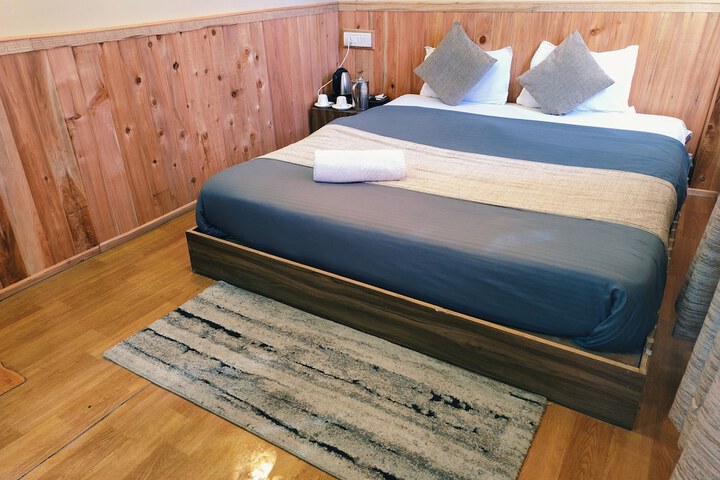 Room 4 of 34