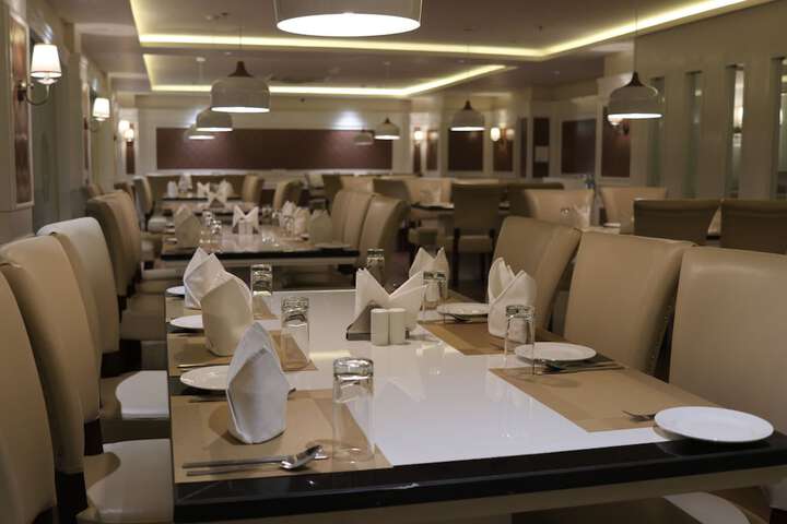 Dining 17 of 24