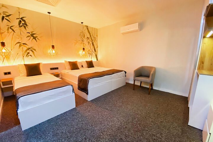 Room 7 of 27