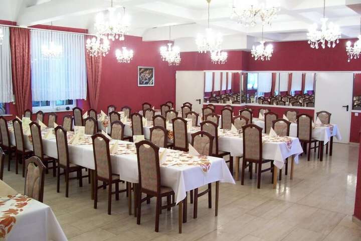 Ballroom/Hall 19 of 31