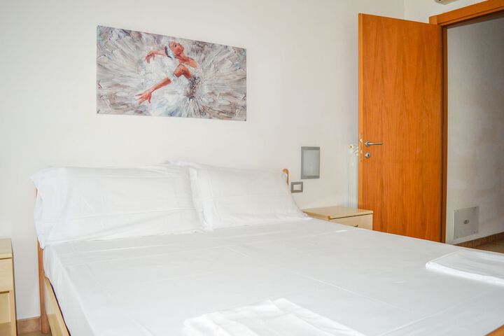 Room 13 of 208