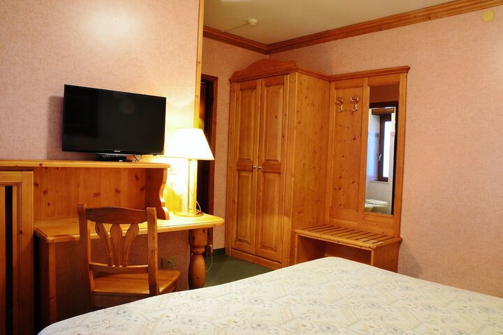Room 3 of 47
