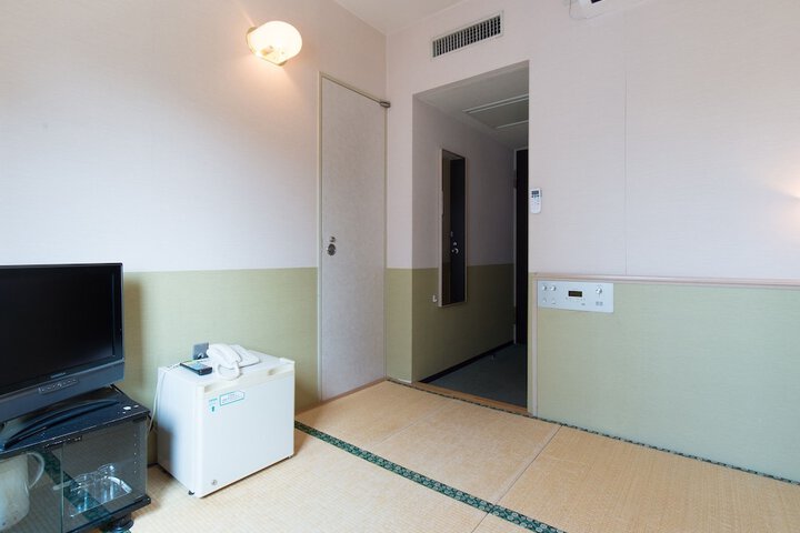 Room 15 of 95
