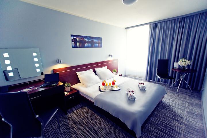 Room 5 of 73