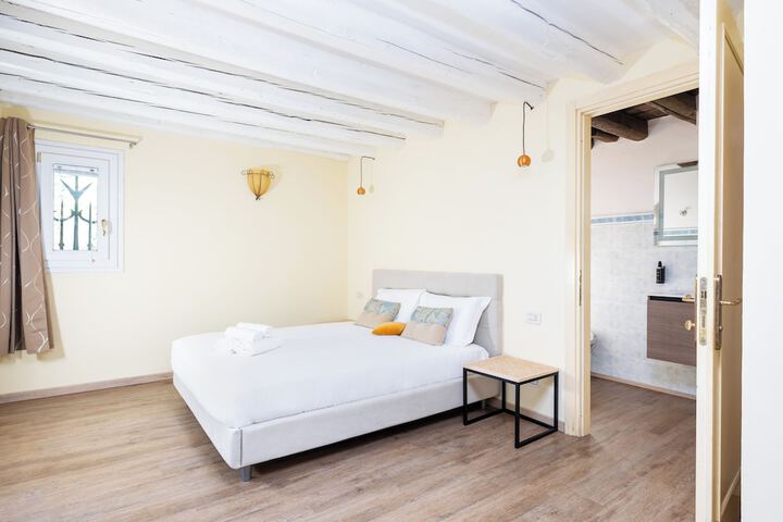 Room 20 of 62